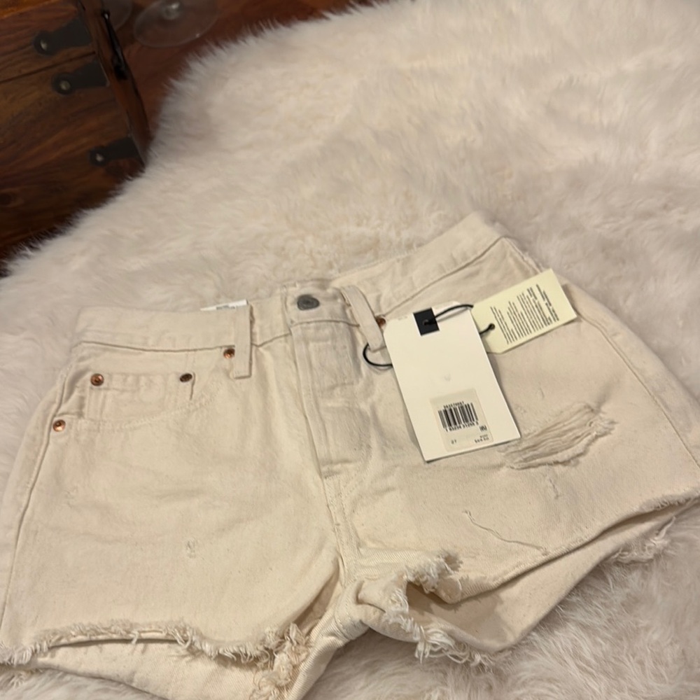 Levi's Cream Jean Shorts Distressed High-Waisted Size 27 NWT.